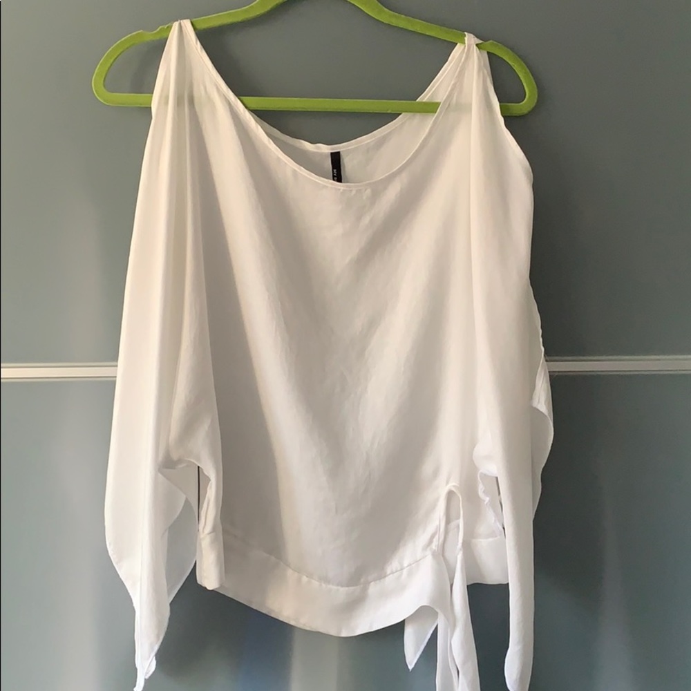 Beautiful white top from Hawaii